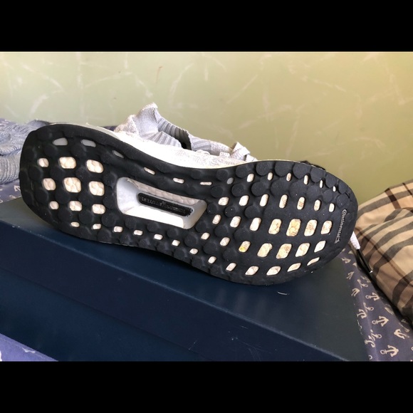 Uncaged ultraboost whits size 9 - Picture 2 of 4